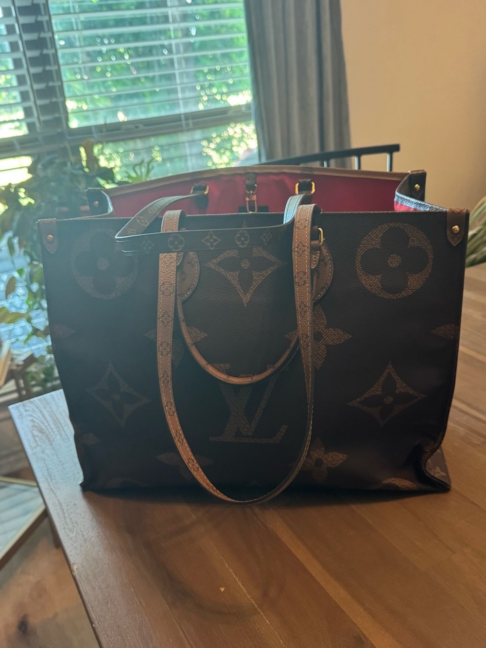 Authentic!! Louis Vuitton Monogram On The Go- large receipt attached
